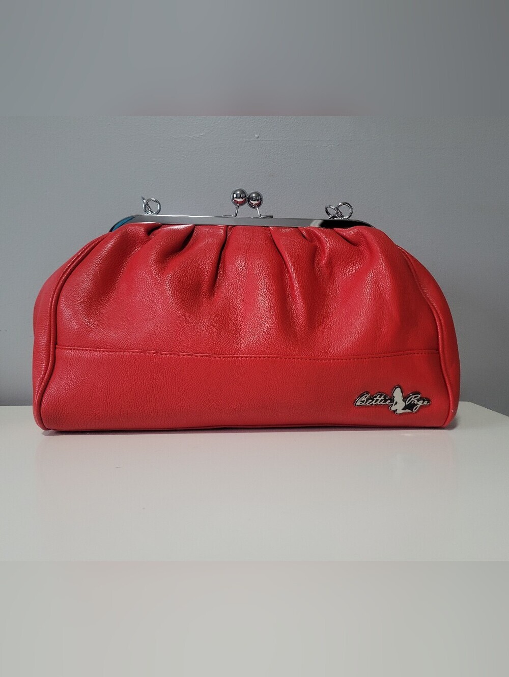 Sourpuss Bettie Page Teaserama Kiss Lock Bag, VGUC